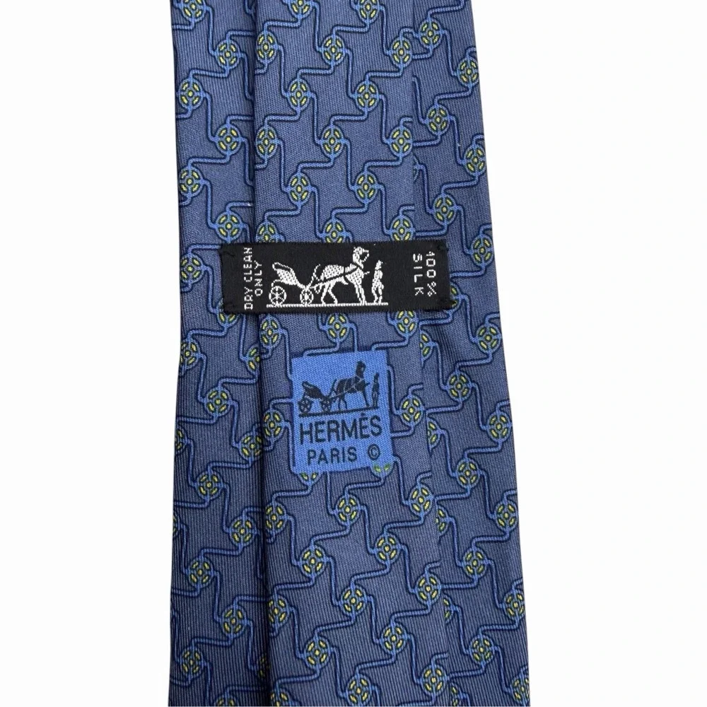 Hermes Men's Tie Blue Geometric Links Blue Silk 7026 TA 3.25